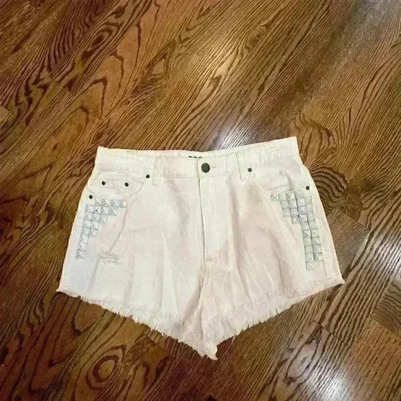 UO | BDG Dree Cheeky White High Rise Denim Shorts Size 31 - Picture 1 of 5